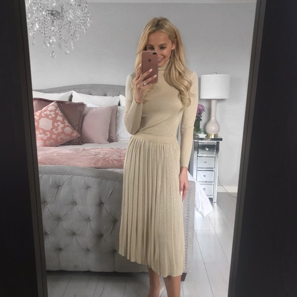 Knitted Turtleneck &Pleated Skirt Two Piece, Beige - Picture 4 of 8